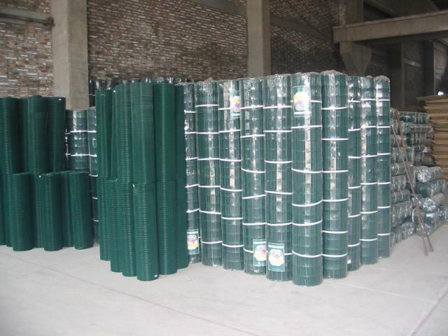 Заварена решетка с PVC покритие е популярен продукт