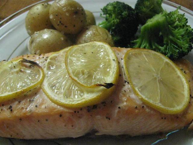 Как да вкусно и оригинално печете риба във фурната: рецепти за готвене