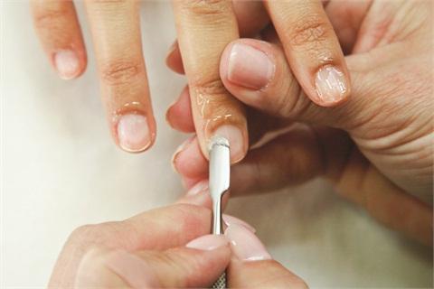Инструкции как да премахнете ноктите в дома