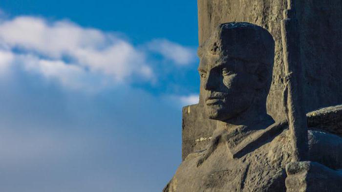 Каква е разликата между Паметника на военната и трудовата слава на град Пенза от другите?