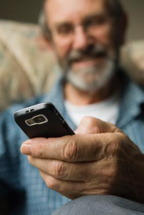 Какво трябва да бъде мобилен телефон за възрастни хора