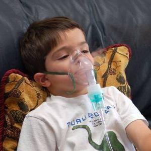 Лаеща кашлица при деца: причини, първа помощ