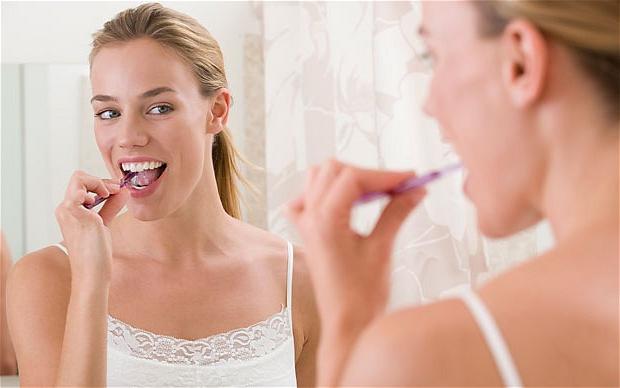 Мога ли да си мия зъбите със сода? Какви са предимствата и недостатъците на този метод?